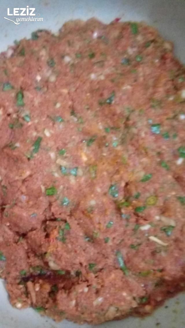 İhtiyarın Kıymetli Köftesi ( Soslu)