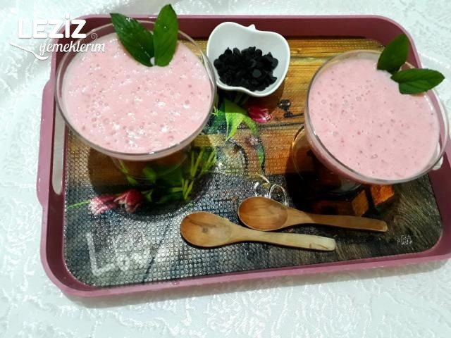 Ev Yapımı Çilekli Yoğurt Tarifi