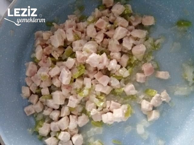 Patatesli Bezelyeli Tavuk Yemeği