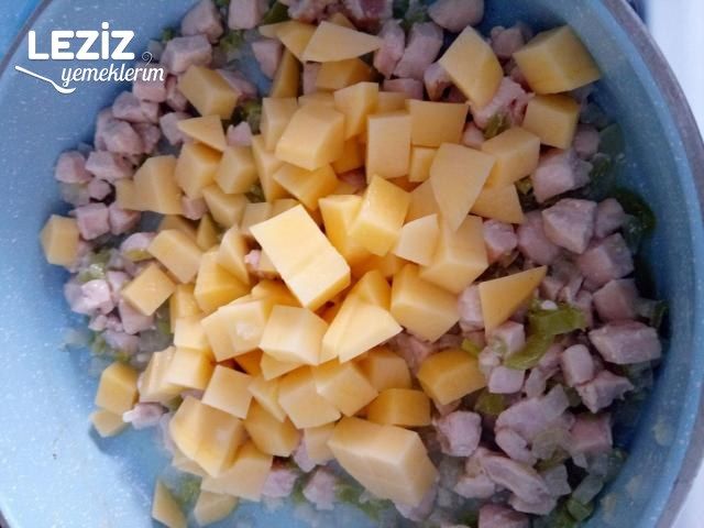 Patatesli Bezelyeli Tavuk Yemeği