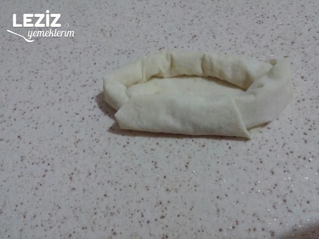 Kenar Dolgulu Çıtır Yufka Pizzası Tarifi