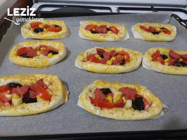 Kenar Dolgulu Çıtır Yufka Pizzası Tarifi
