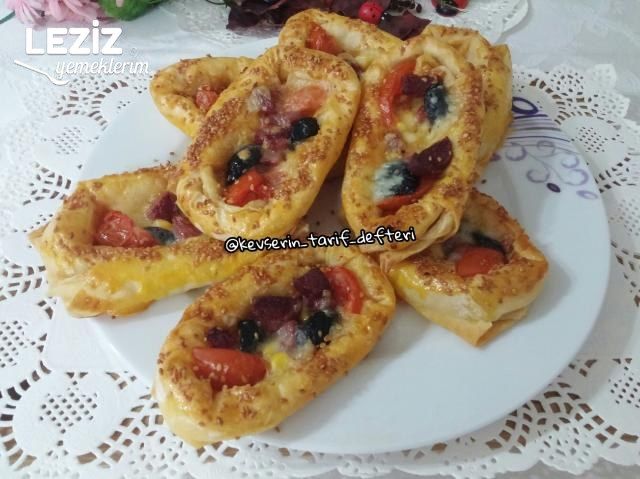 Kenar Dolgulu Çıtır Yufka Pizzası Tarifi