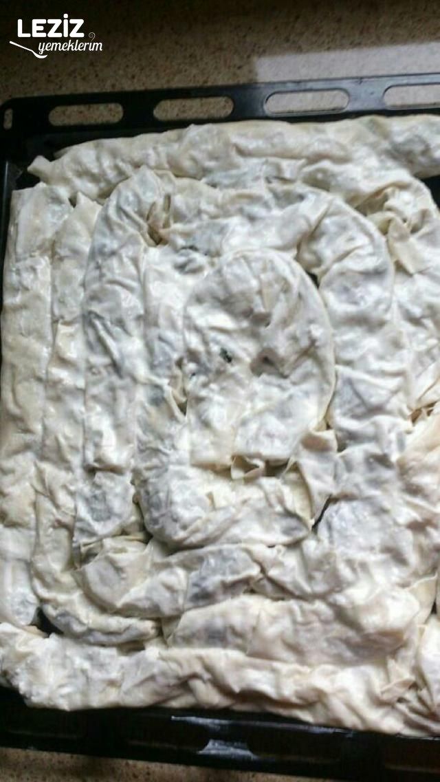 Ispanaklı Tepsi Böreği Tarifi