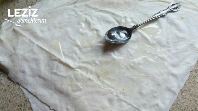 Ispanaklı Tepsi Böreği Tarifi