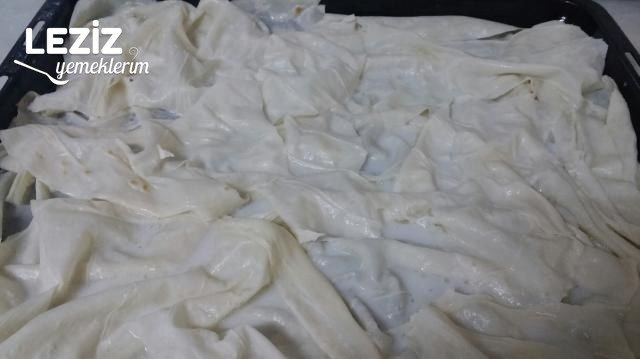 Peynirli Tepsi Böreği