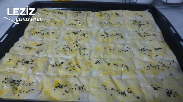 Peynirli Tepsi Böreği