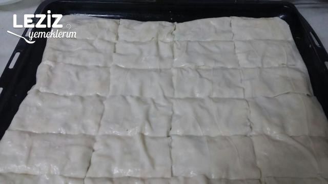 Peynirli Tepsi Böreği