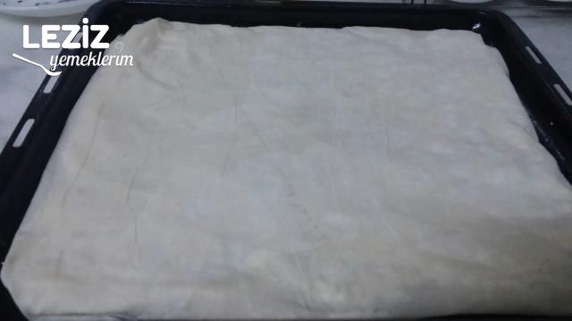 Peynirli Tepsi Böreği