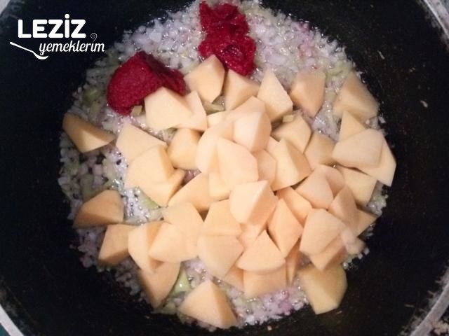 Patatesli Patlıcan Yemeği