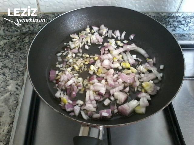 Soğanlı Menemen Tarifi