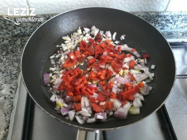 Soğanlı Menemen Tarifi