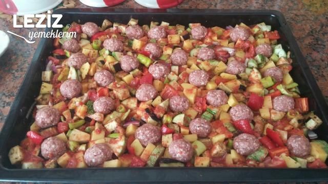 Fırında Nefis Sebzeli Köfte Yemeği