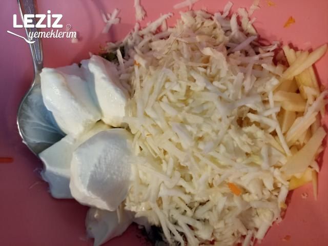 Meyveli Kereviz Salatası