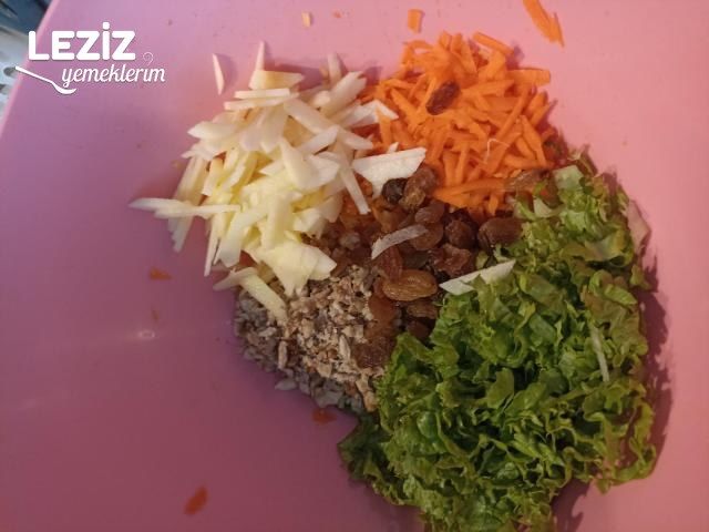 Meyveli Kereviz Salatası