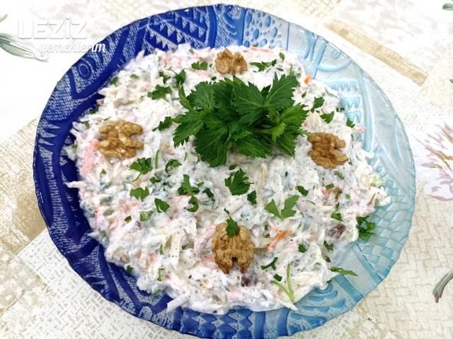 Meyveli Kereviz Salatası