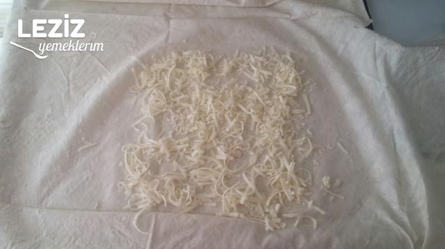 Tavada Pratik Börek Tarifi