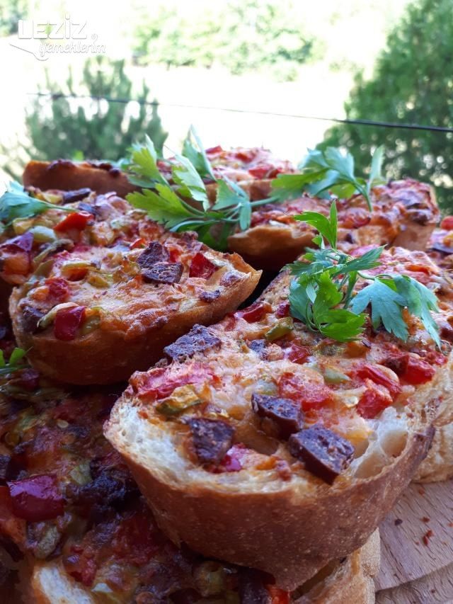 Kahvaltılık Ekmek Pizzası Tarifi