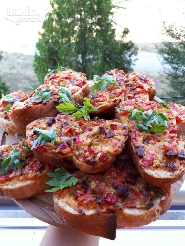 Kahvaltılık Ekmek Pizzası Tarifi