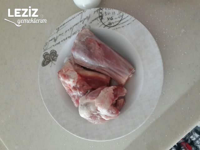 Fırında Soslu İncik