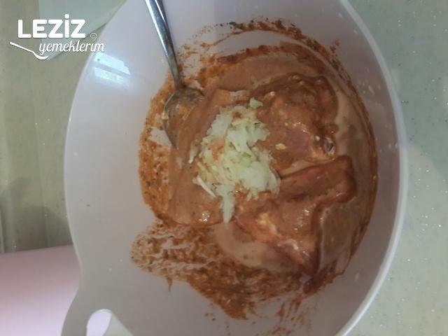 Fırında Soslu İncik