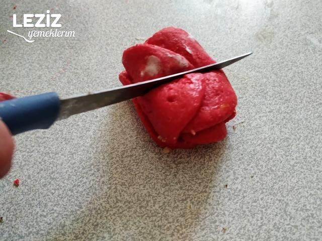 Kırmızı Gül Tatlısı Tarifi