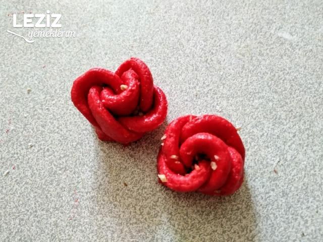 Kırmızı Gül Tatlısı Tarifi