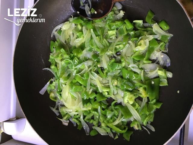 Biberli Soğanlı Kahvaltılık Yumurta