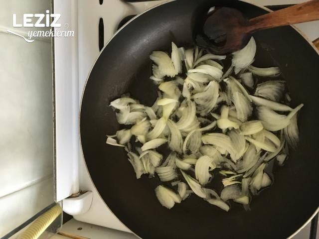 Biberli Soğanlı Kahvaltılık Yumurta