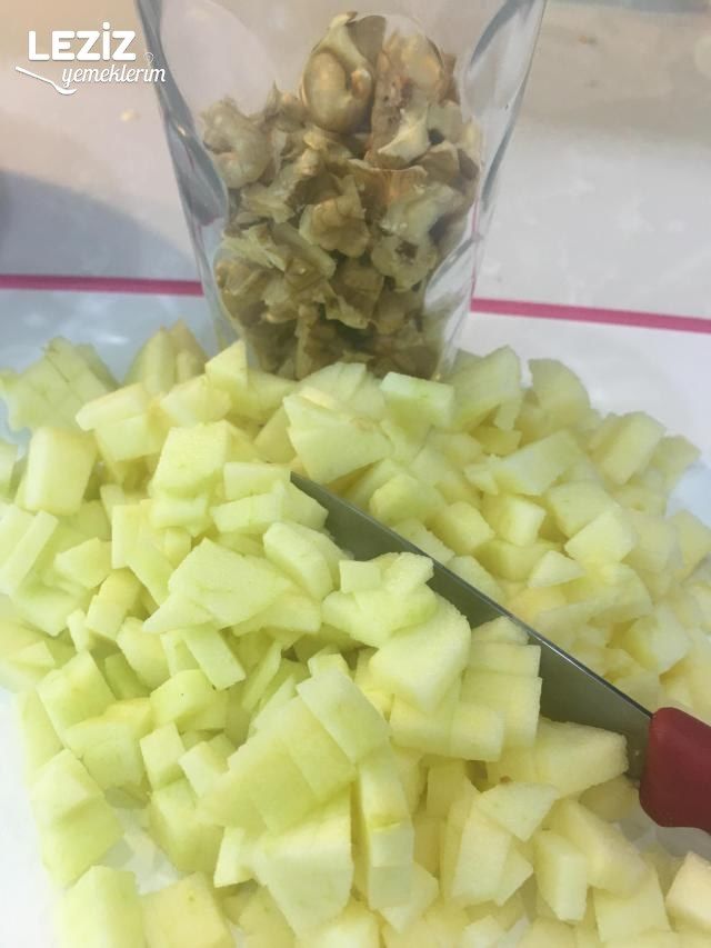 İçi Yumuşak Dışı Kıyır Elmalı Kurabiye Tarifi