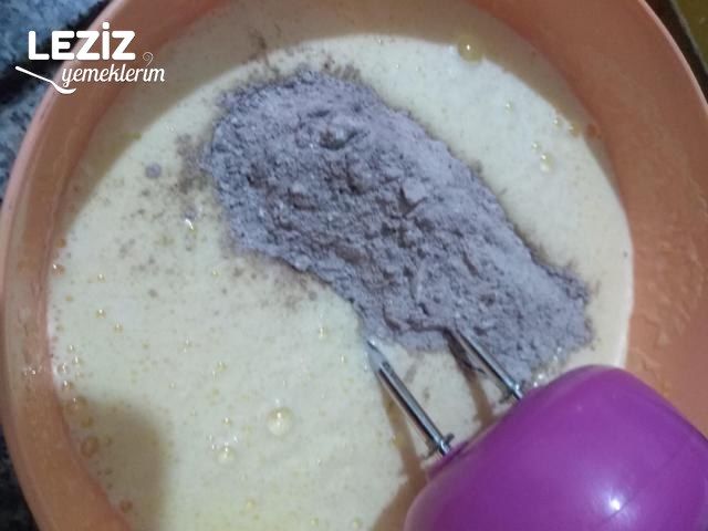 Kabarmaya Doymayan Kakaolu Kek Tarifi