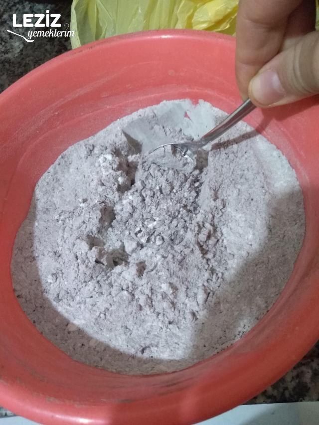 Kabarmaya Doymayan Kakaolu Kek Tarifi