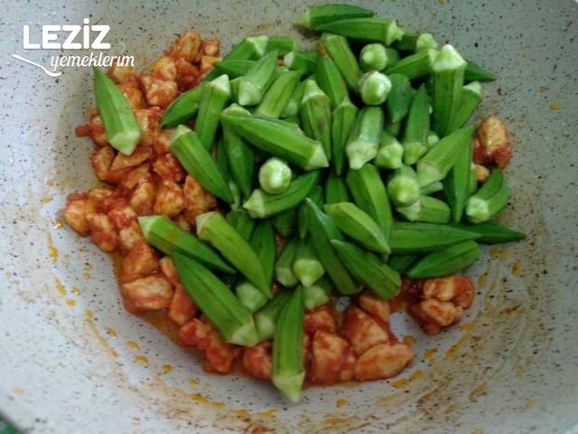 Tavuklu Enfes Bamya Yemeği
