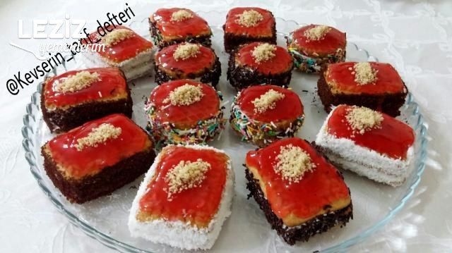 Muhteşem Orman Meyveli Bisküvi Pastası