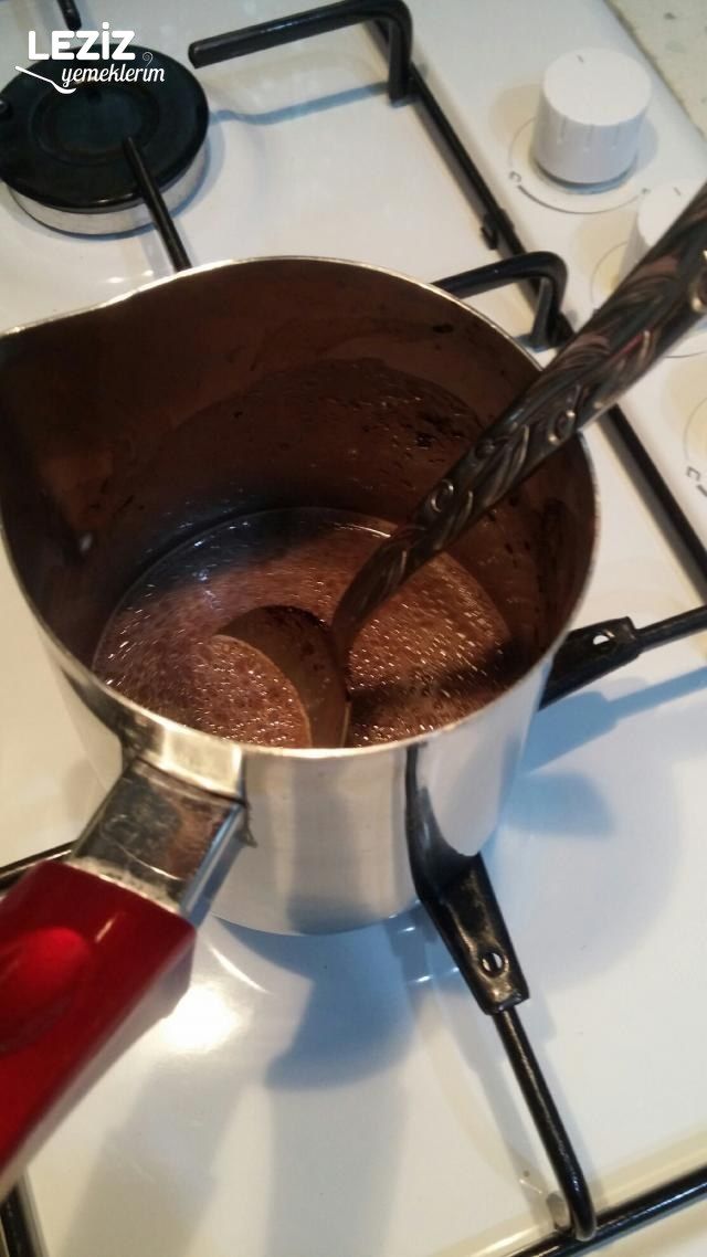 Hazır Zannedilen Fındıklı Kakaolu Kek