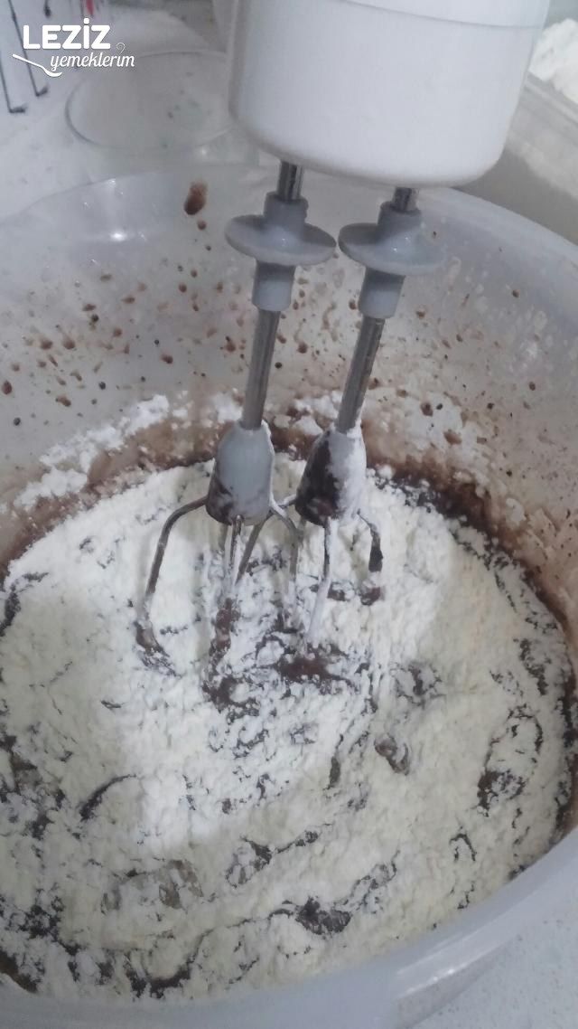 Hazır Zannedilen Fındıklı Kakaolu Kek