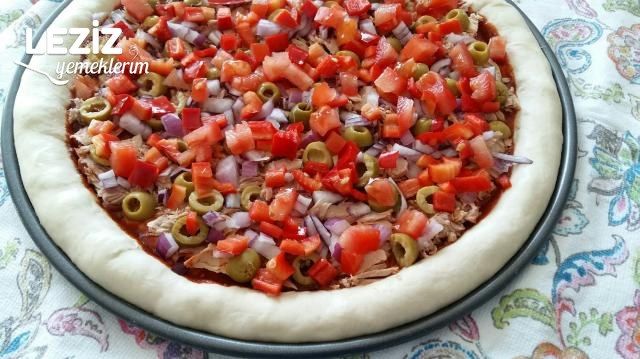 Kenarları Peynir Dolgulu Pizza