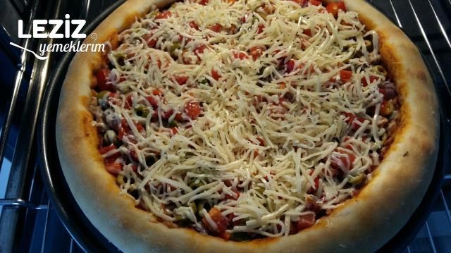Kenarları Peynir Dolgulu Pizza
