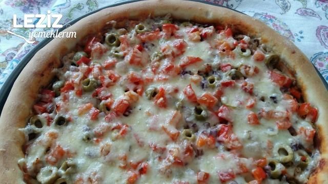 Kenarları Peynir Dolgulu Pizza
