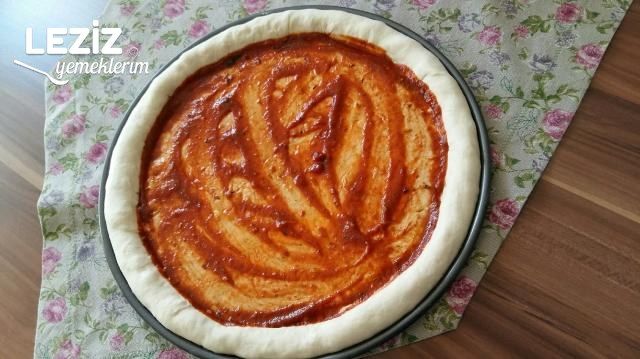 Kenarları Peynir Dolgulu Pizza