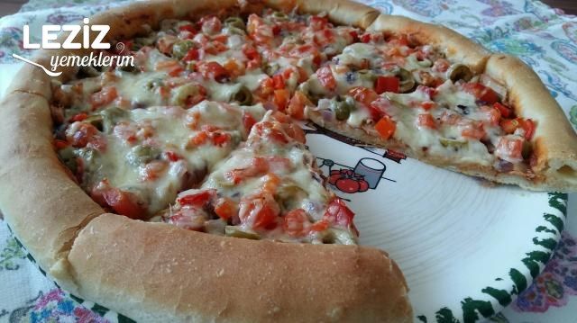 Kenarları Peynir Dolgulu Pizza