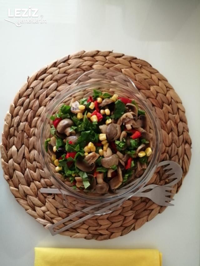 Renkli Mantar Salatası