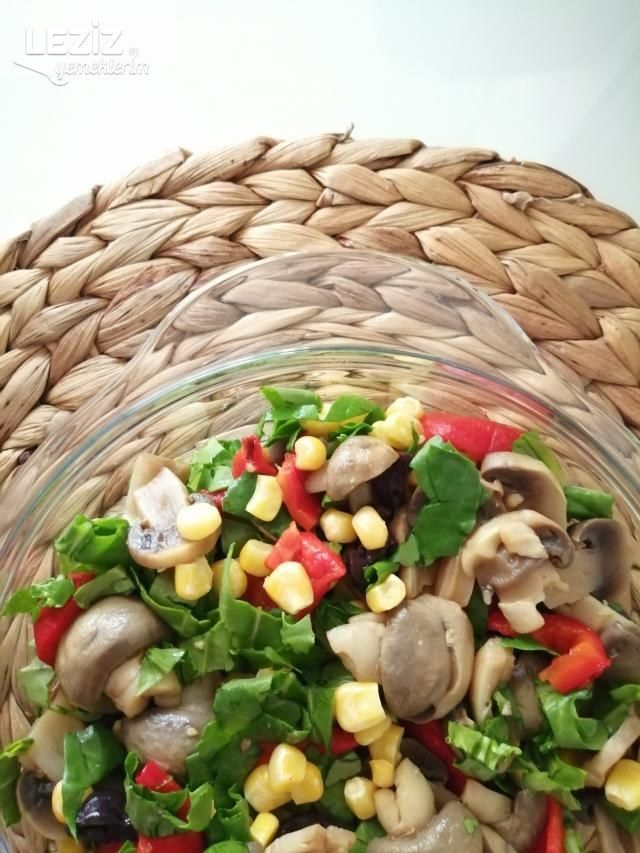 Renkli Mantar Salatası