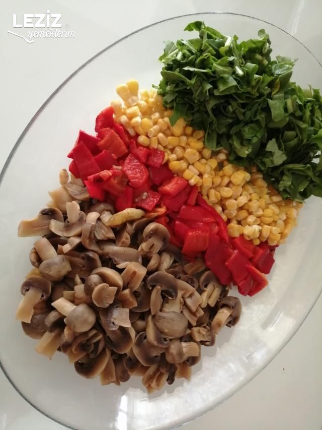 Renkli Mantar Salatası