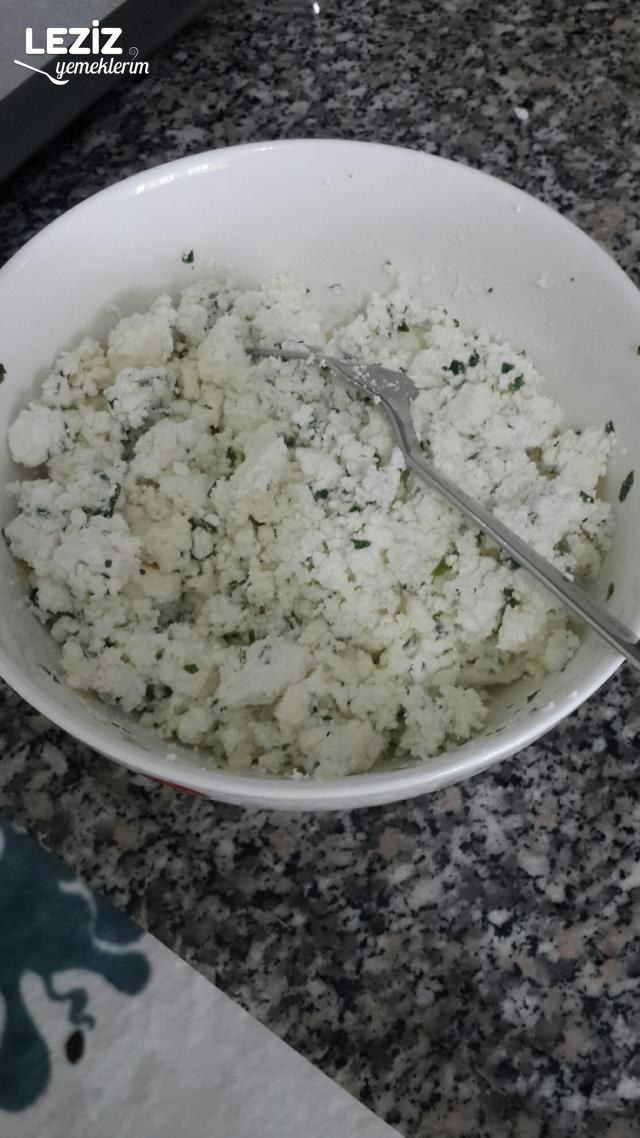 Simit Tadında Milföy Börek