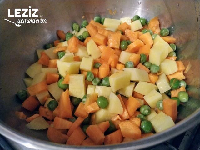 Makarnalı Rus Salatası Tarifi