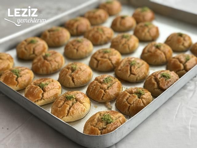 Şekerpare Tatlısı Tarifi (Tam Kıvamında)