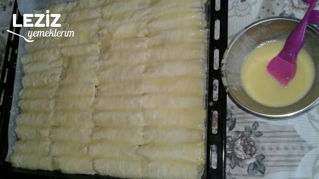 Baklavalık Yufkadan Peynirli Çıtır Börek Tarifi