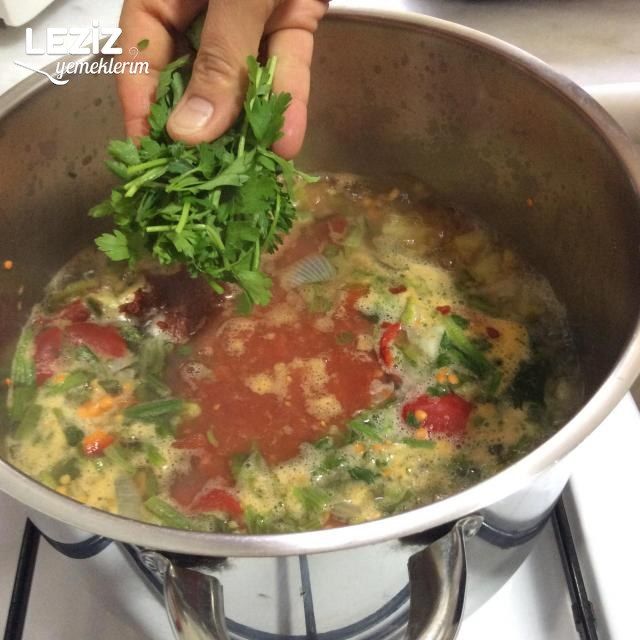 Kırmızı Mercimekli Ispanaklı Sebze Çorbası