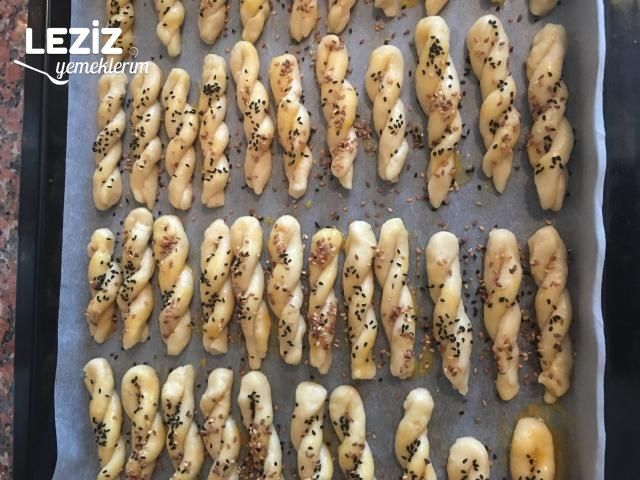 Tuzlu Kıyır Kıyır Kurabiye Tarifi